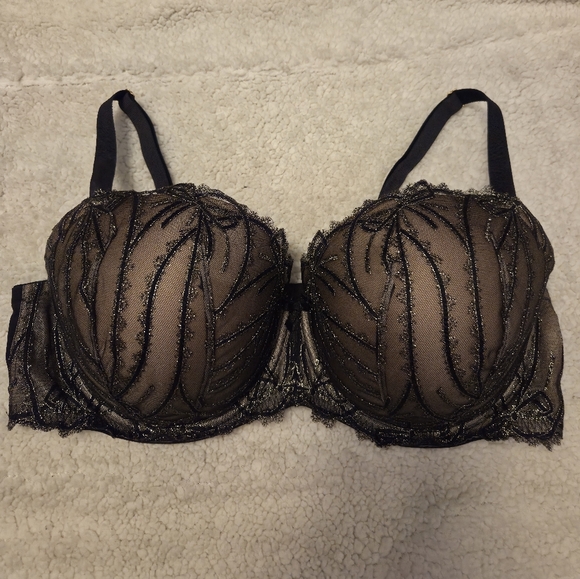 Victoria's Secret Black and Gold Lace Bra - Picture 2 of 16